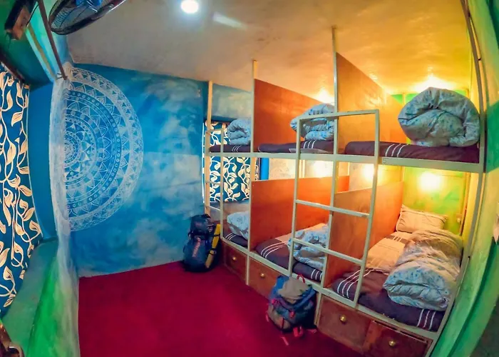 Aarogya And Restaurant Hostel *